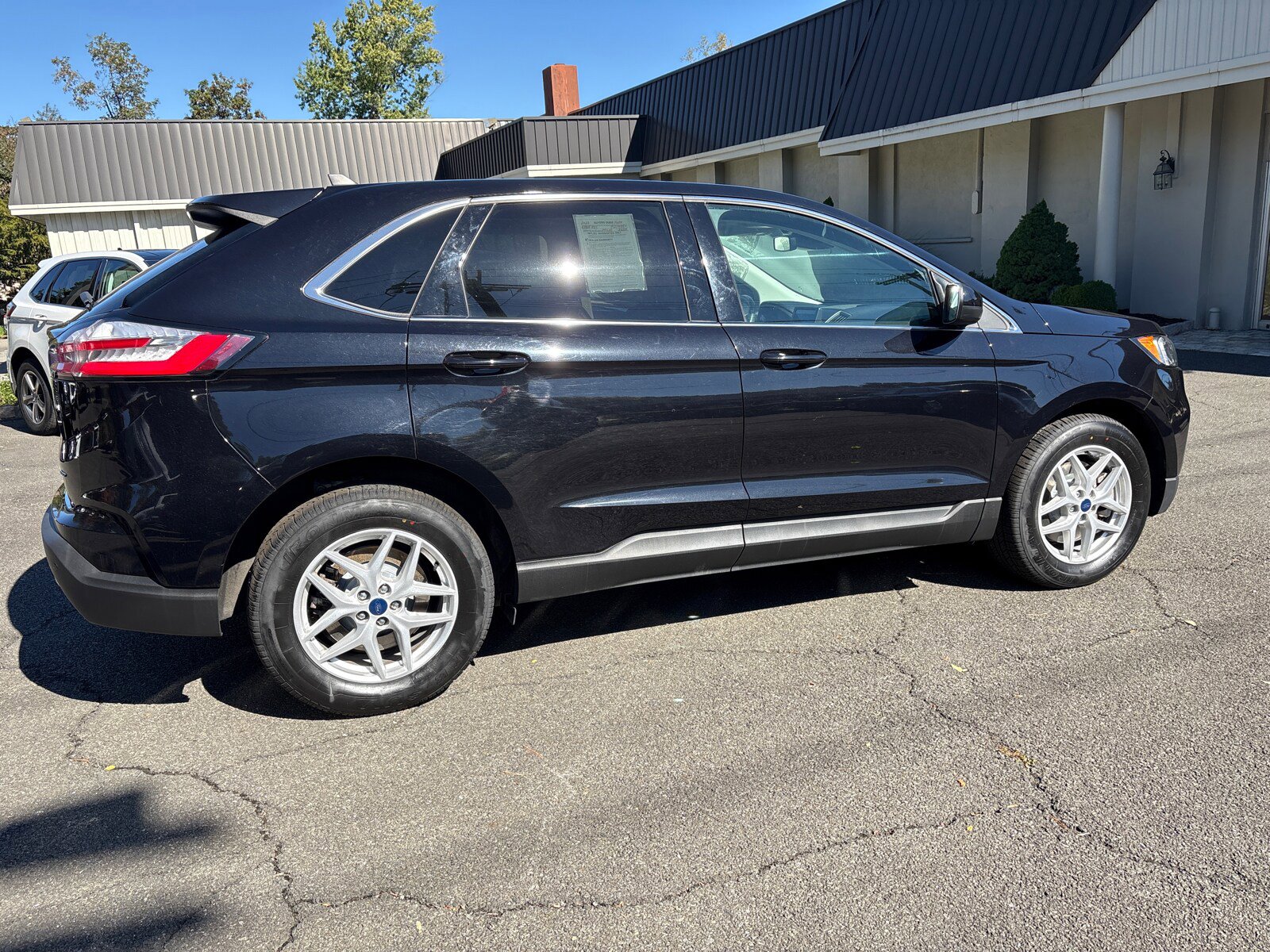 Used 2022 Ford Edge SEL image 9