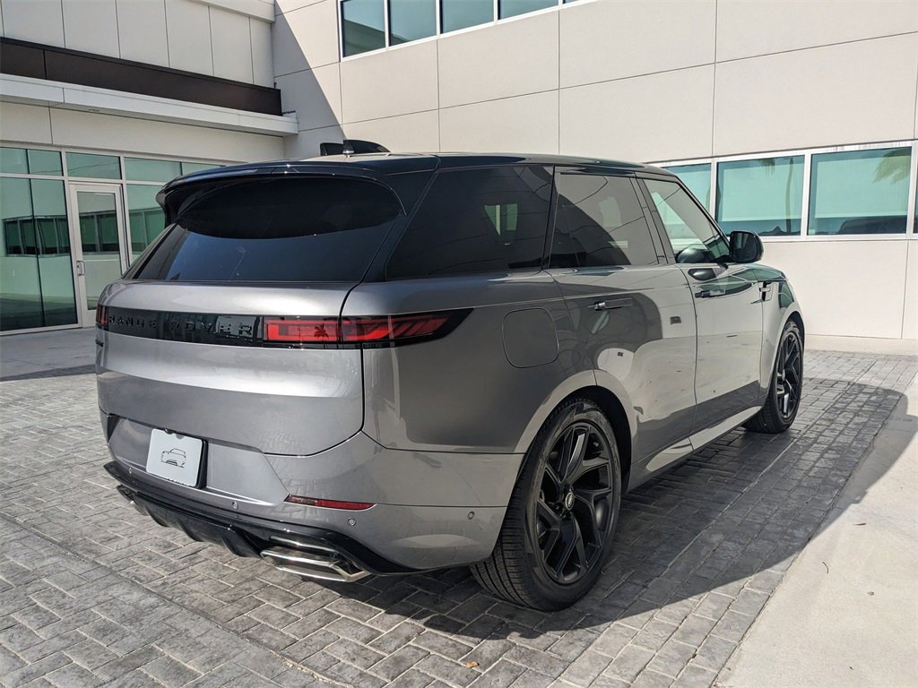 New 2025 Land Rover Range Rover Sport Dynamic SE image 4