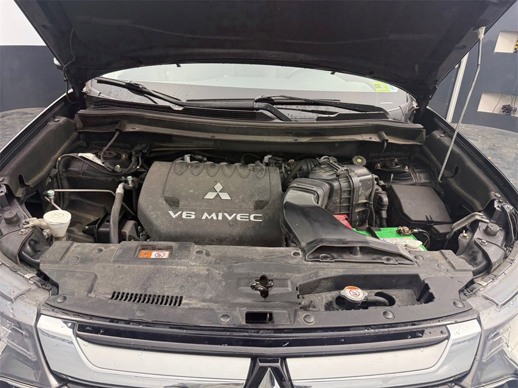 Used 2016 Mitsubishi Outlander GT image 26