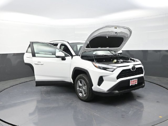Used 2025 Toyota RAV4 XLE AWD/4WD image 38