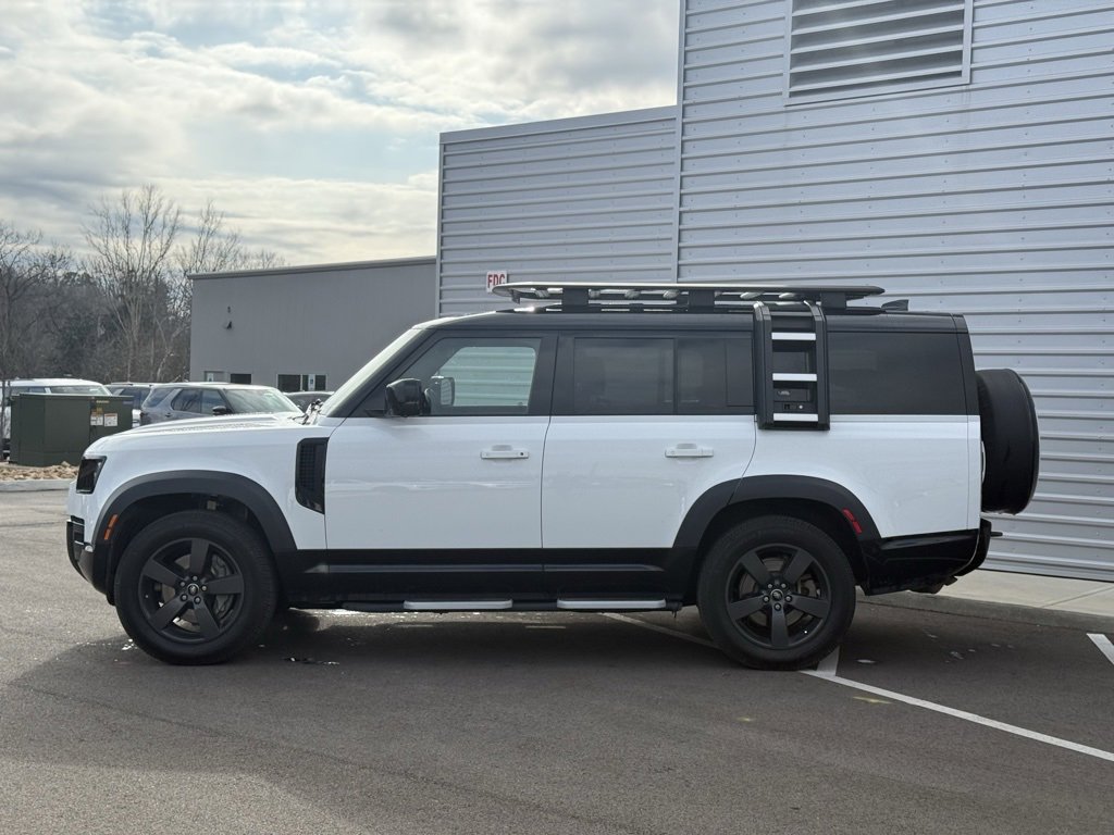 Used 2023 Land Rover Defender 130 X-Dynamic SE image 12