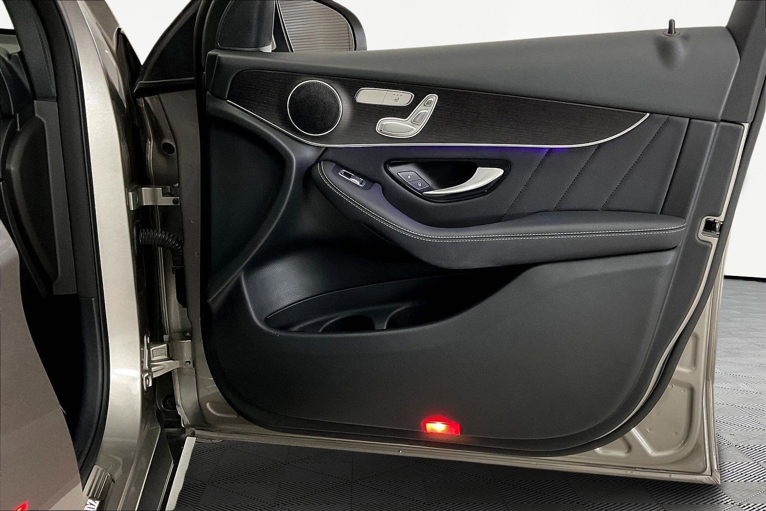 Used 2021 Mercedes-Benz GLC 300 4MATIC image 28