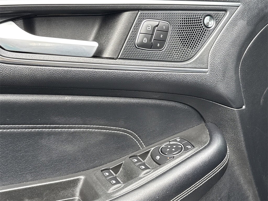 Used 2022 Ford Edge Titanium image 25