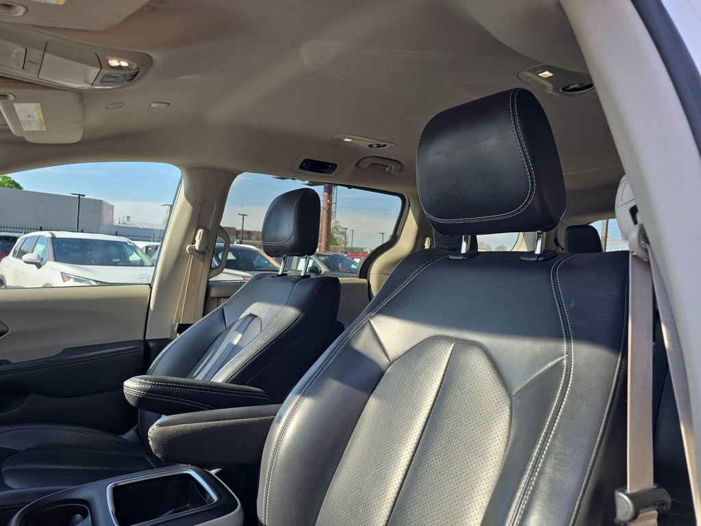 Used 2024 Chrysler Pacifica Touring-L FWD image 17