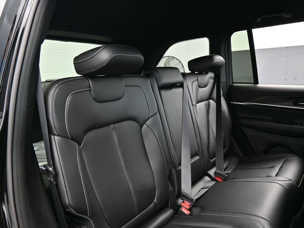 Used 2025 Jeep Grand Cherokee Limited image 28