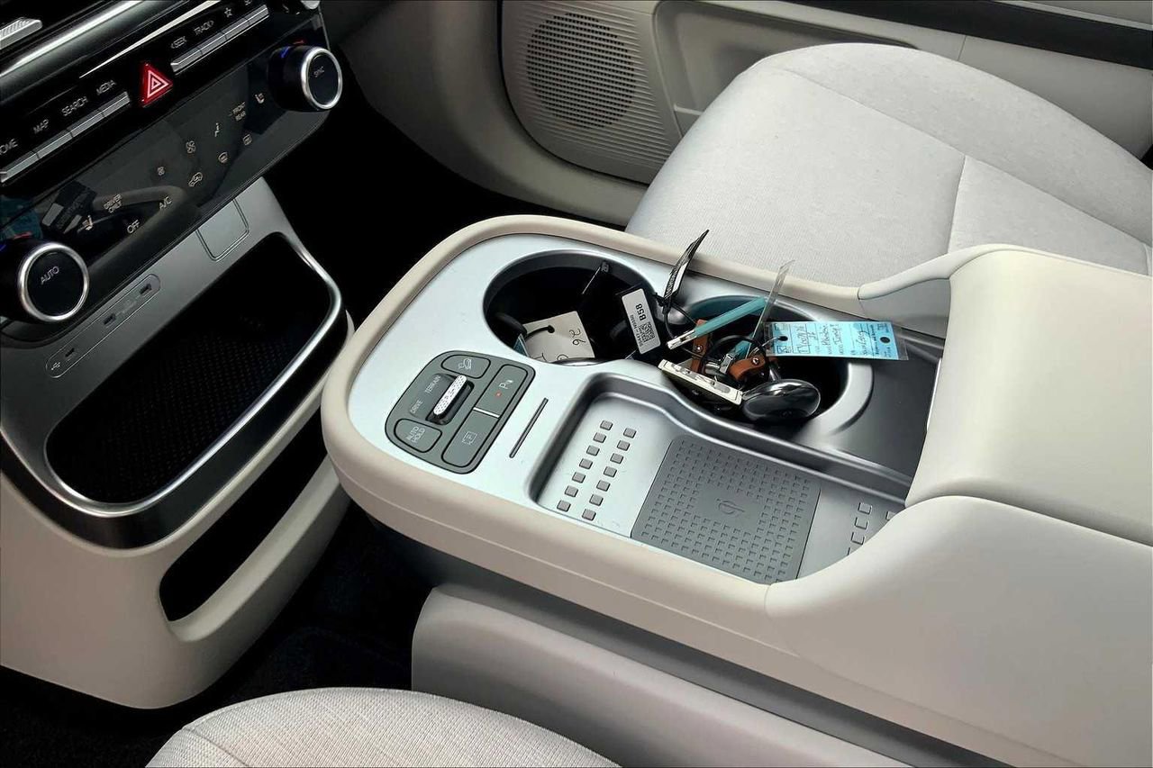 New 2026 Hyundai Ioniq 9 SE image 8
