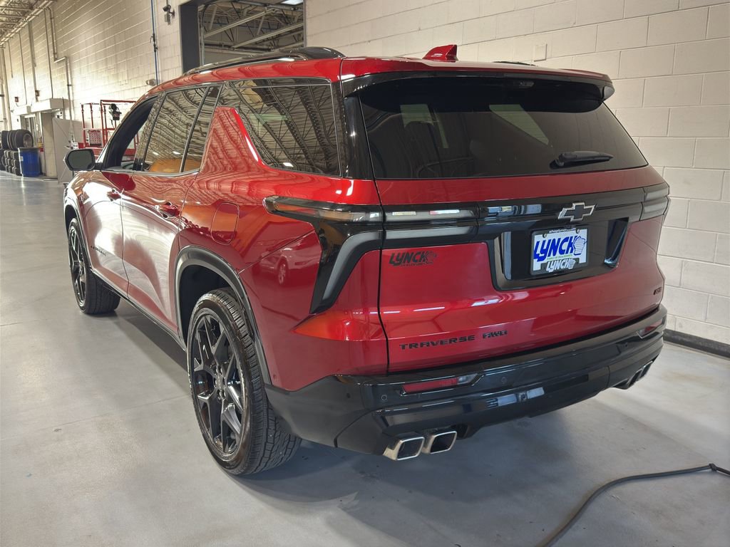 Used 2025 Chevrolet Traverse RS image 46