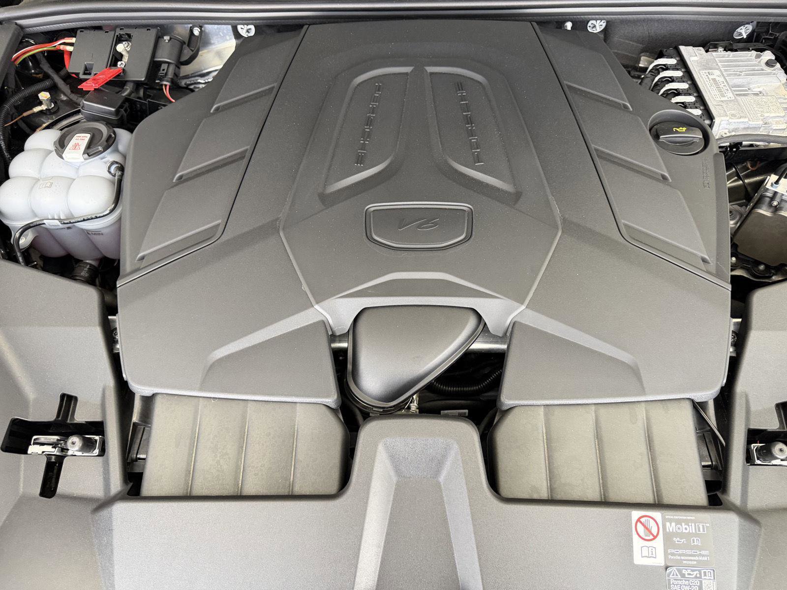 Certified 2025 Porsche Cayenne image 27