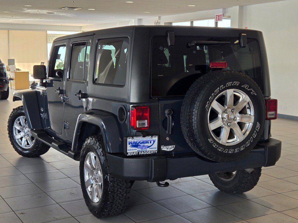 Used 2017 Jeep Wrangler Unlimited Sahara w/ Connectivity Group AWD/4WD image 10