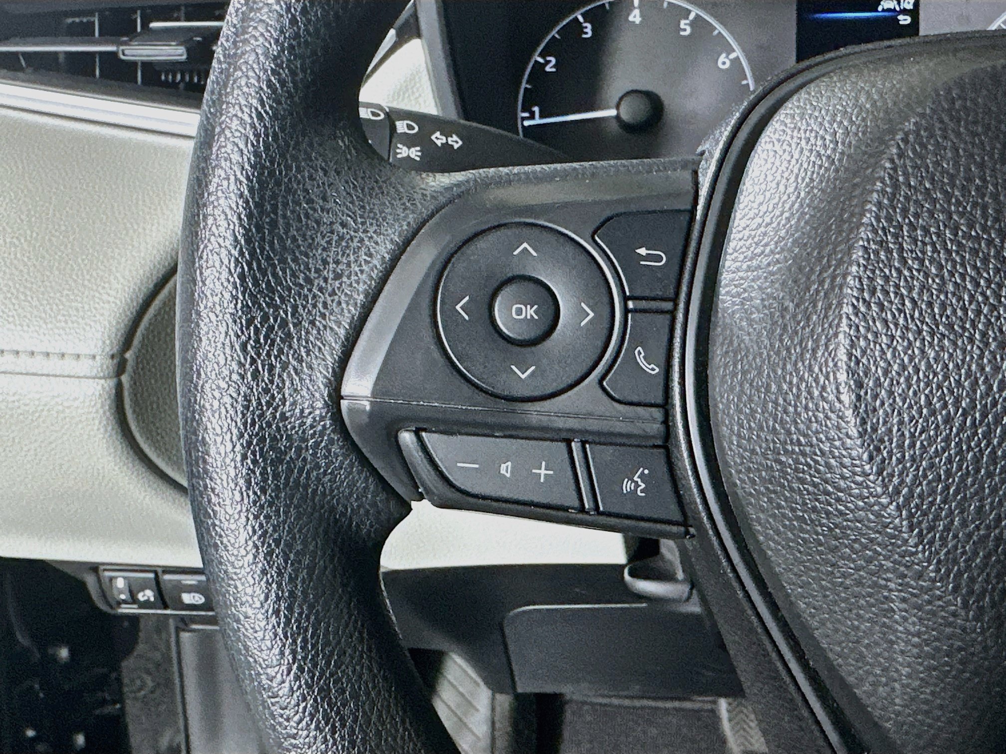 Used 2025 Toyota Corolla Cross L FWD image 16