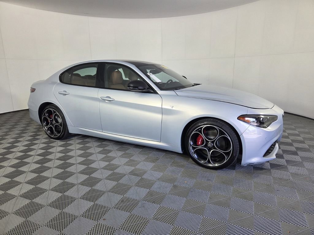 Used 2024 Alfa Romeo Giulia Ti w/ Active Assist Plus Package image 4