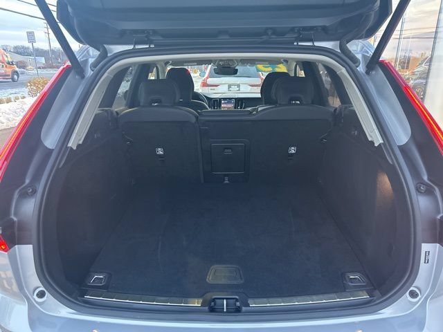 Certified 2025 Volvo XC60 B5 Plus AWD/4WD image 11
