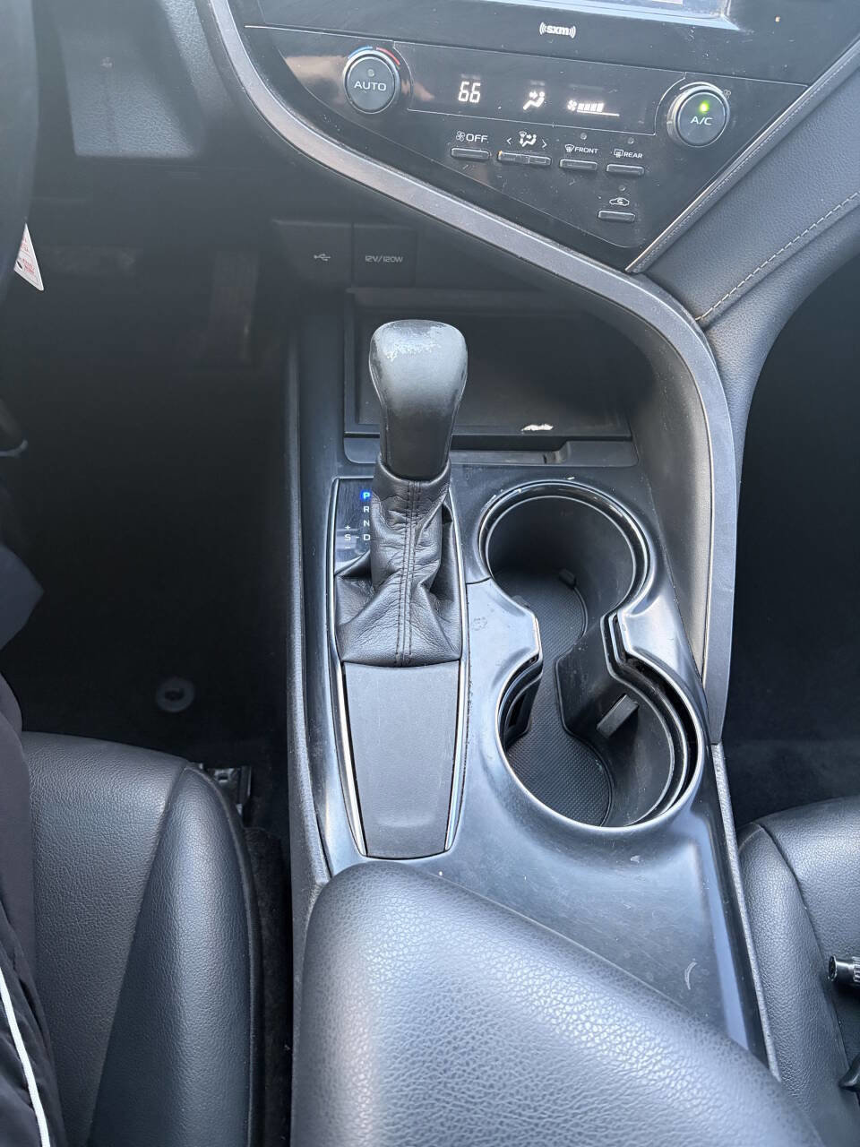 Used 2020 Toyota Camry SE image 24