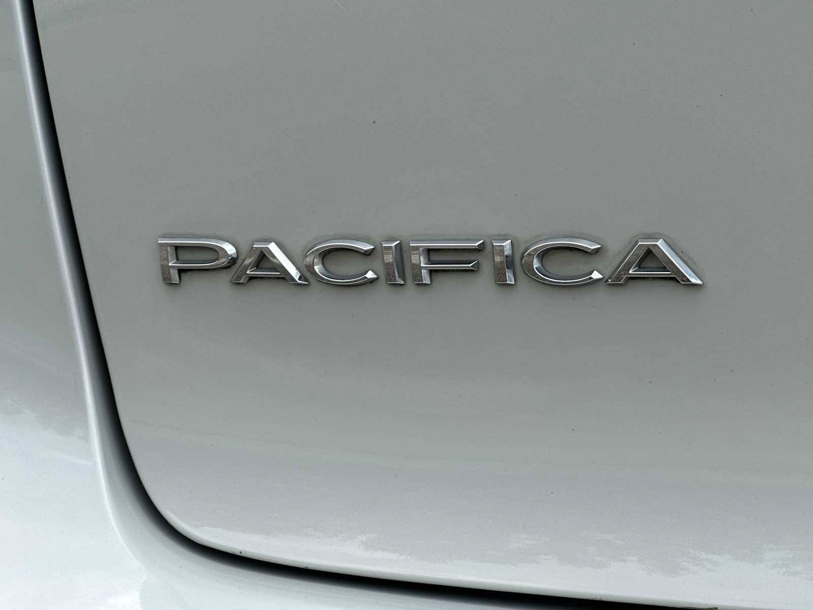 Used 2017 Chrysler Pacifica Touring-L FWD image 13