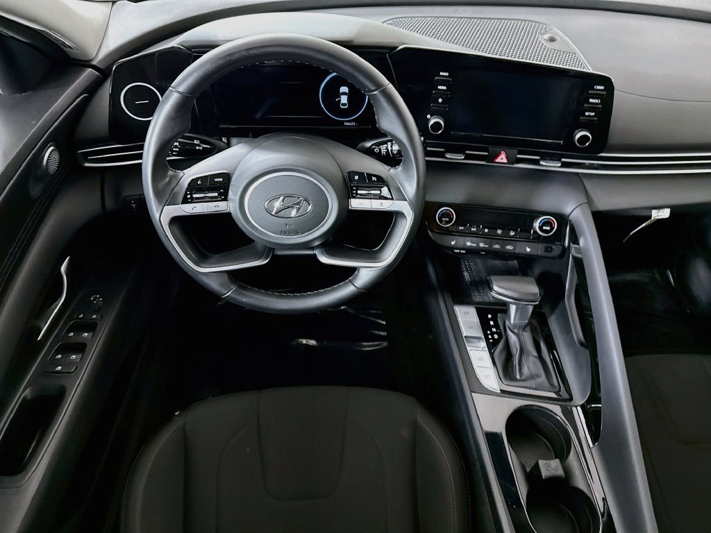 Used 2021 Hyundai Elantra SEL w/ Convenience + Premium Package FWD image 3