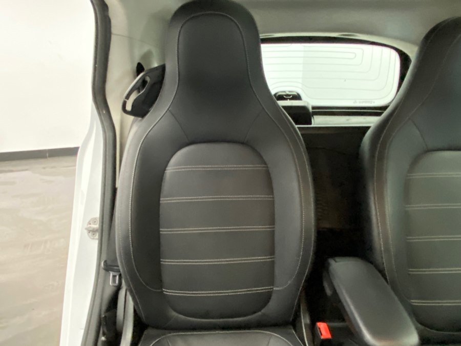 Used 2017 smart fortwo Prime RWD image 25
