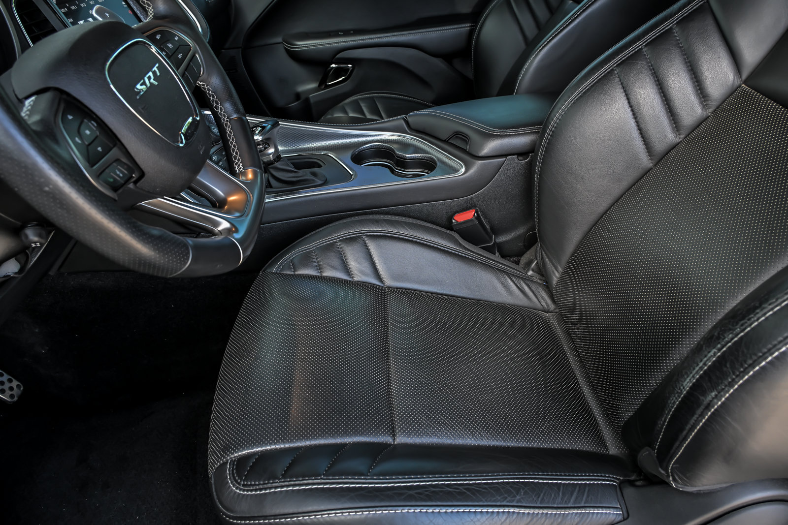 Used 2018 Dodge Challenger SRT Hellcat RWD image 22