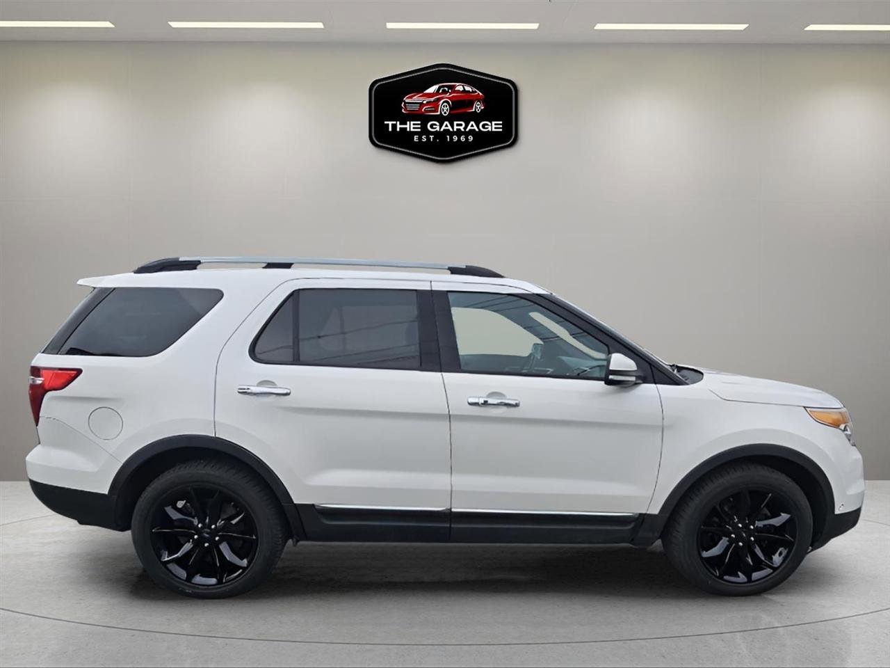 Used 2014 Ford Explorer Limited w/ Equipment Group 302A AWD/4WD image 7