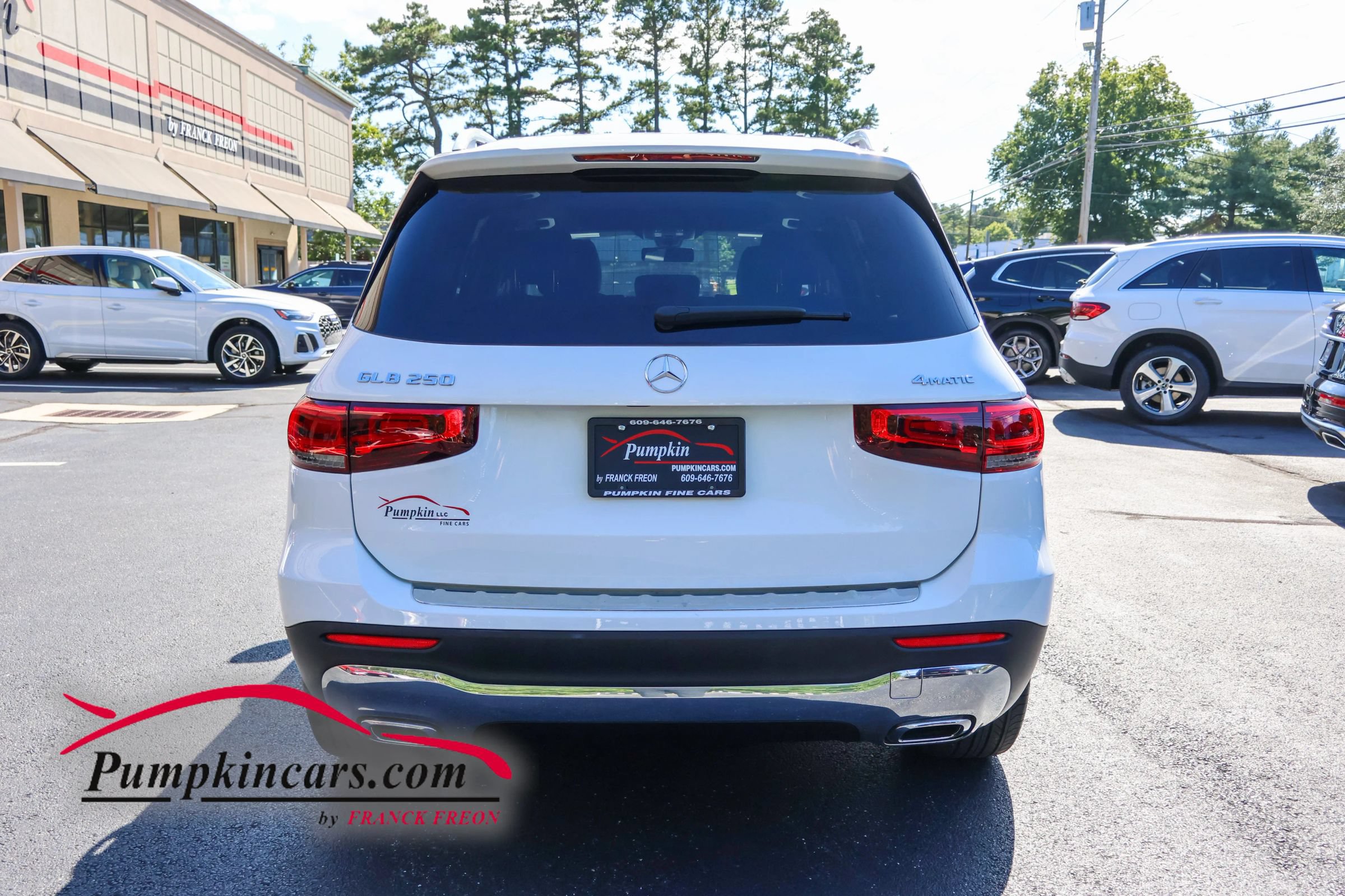 Used 2023 Mercedes-Benz GLB 250 4MATIC w/ Premium Package image 5