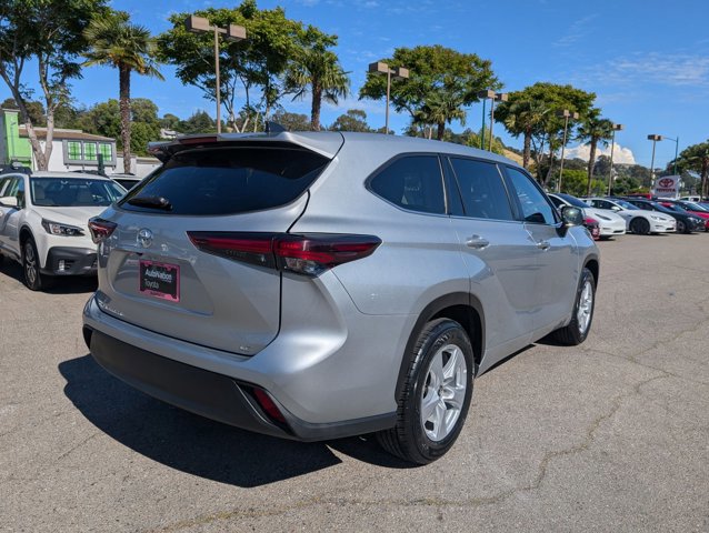 Certified 2025 Toyota Highlander LE image 5