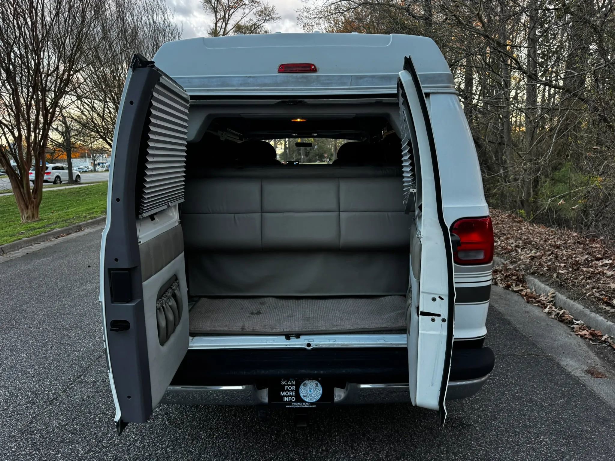 Used 2000 Dodge B1500 Van RWD image 8