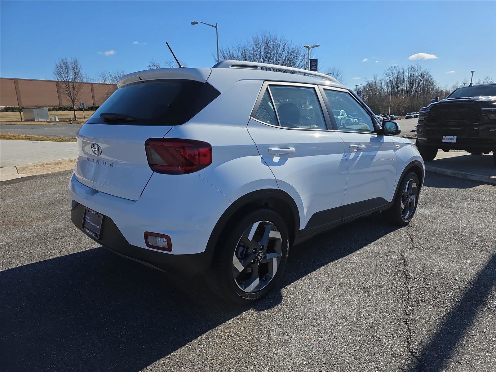 Certified 2025 Hyundai Venue SEL image 4