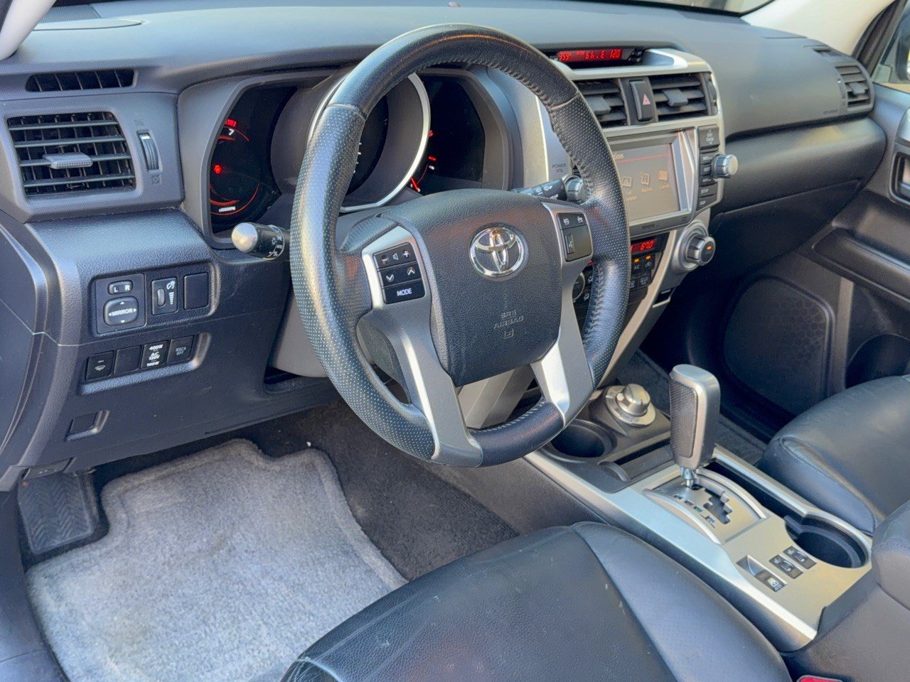 Used 2011 Toyota 4Runner Limited AWD/4WD image 4