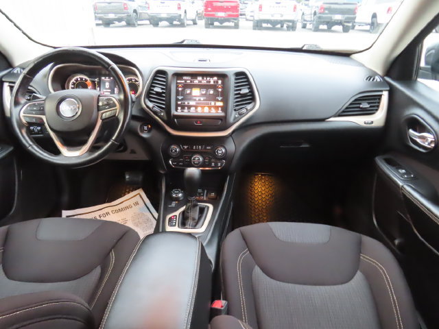 Used 2016 Jeep Cherokee Latitude w/ Comfort/Convenience Group AWD/4WD image 27
