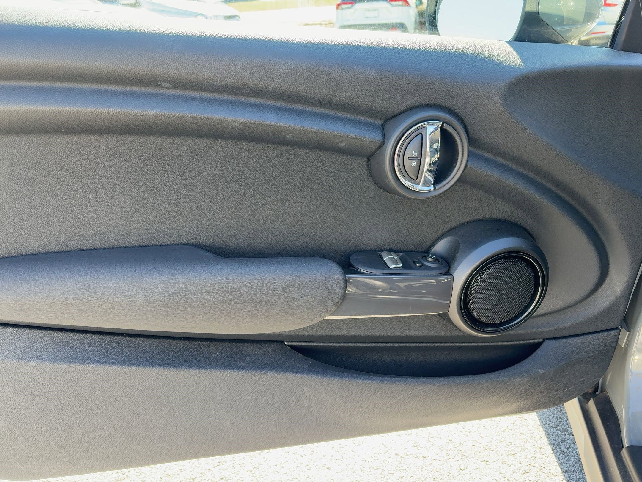 Used 2021 MINI Cooper 2-Door Hardtop image 14