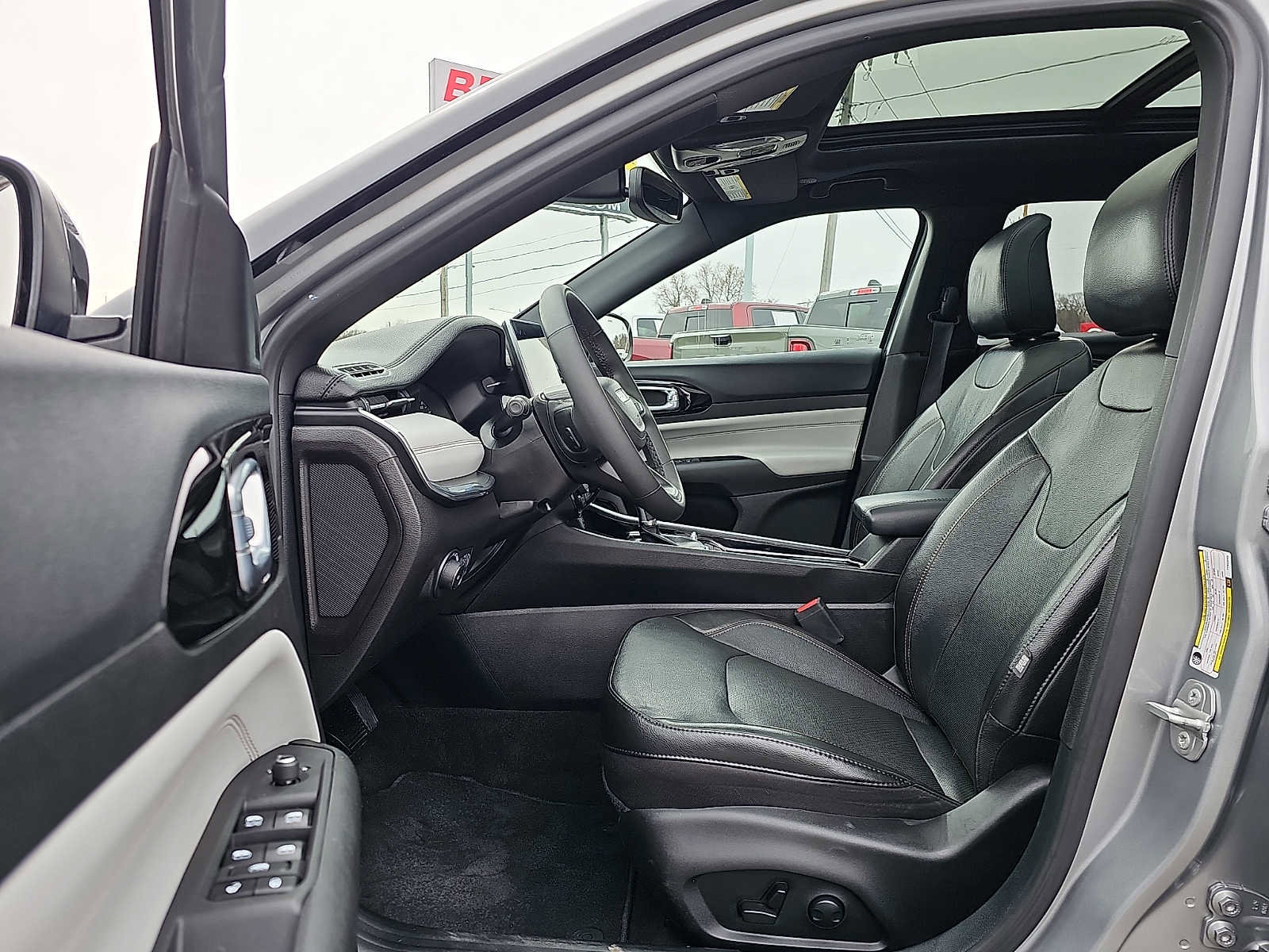 Used 2023 Jeep Compass Limited w/ Sun and Sound Group image 14