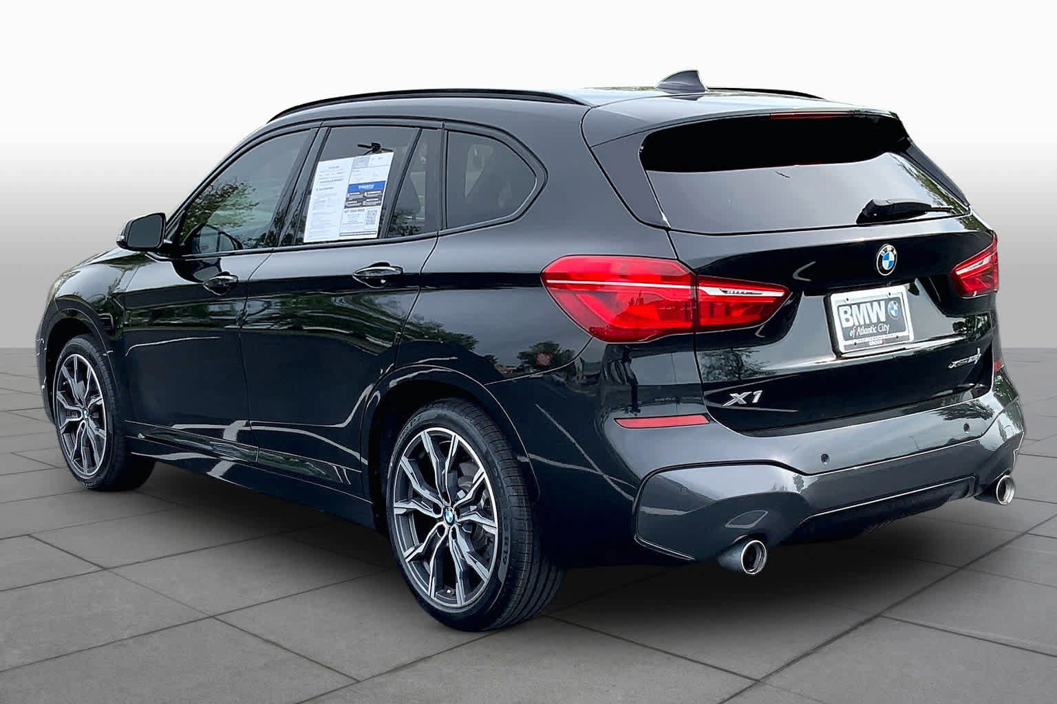 Used 2021 BMW X1 xDrive28i w/ M Sport Package AWD/4WD image 11
