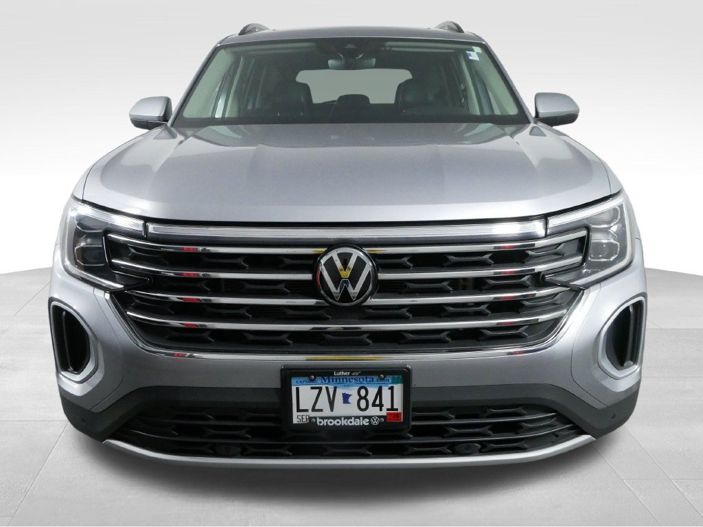 Used 2024 Volkswagen Atlas SE w/ Panoramic Sunroof Package AWD/4WD image 3