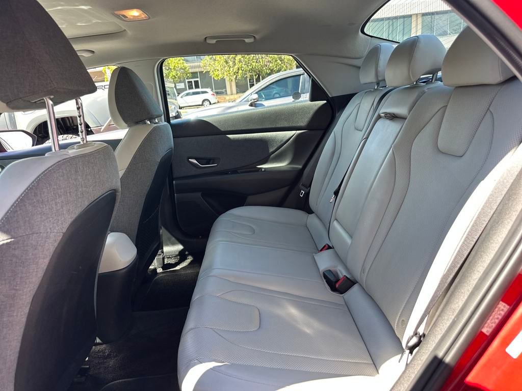 Used 2023 Hyundai Elantra Limited image 15