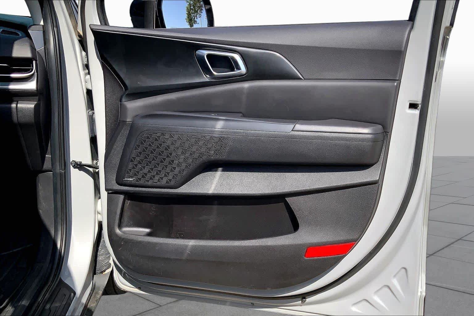 Used 2025 Kia Carnival SX Prestige FWD image 23