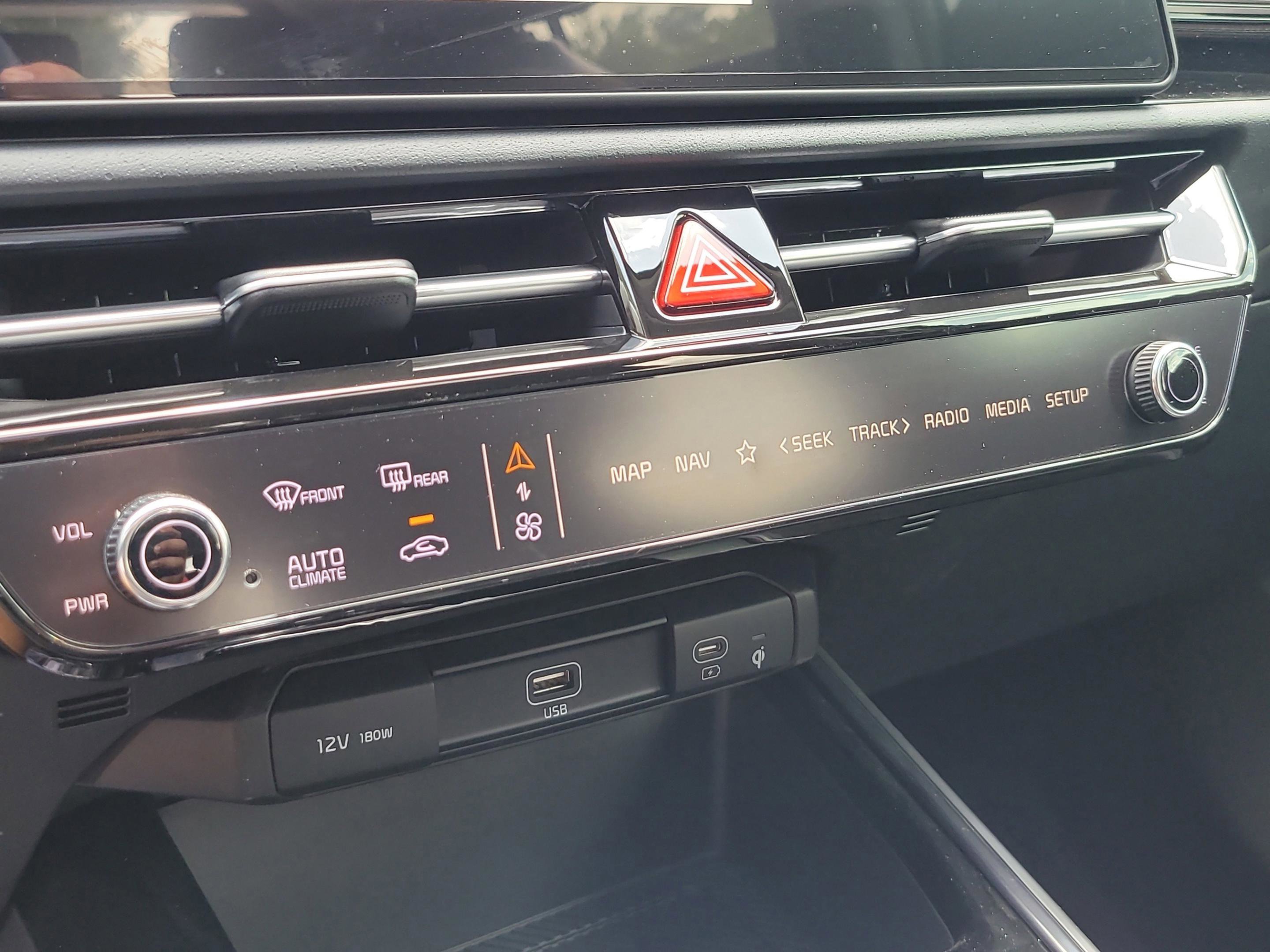 New 2025 Kia Niro SX image 30