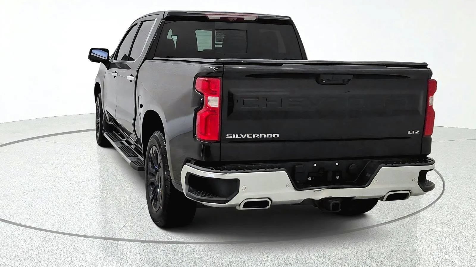 Used 2022 Chevrolet Silverado 1500 LTZ w/ LTZ Premium Package AWD/4WD image 7