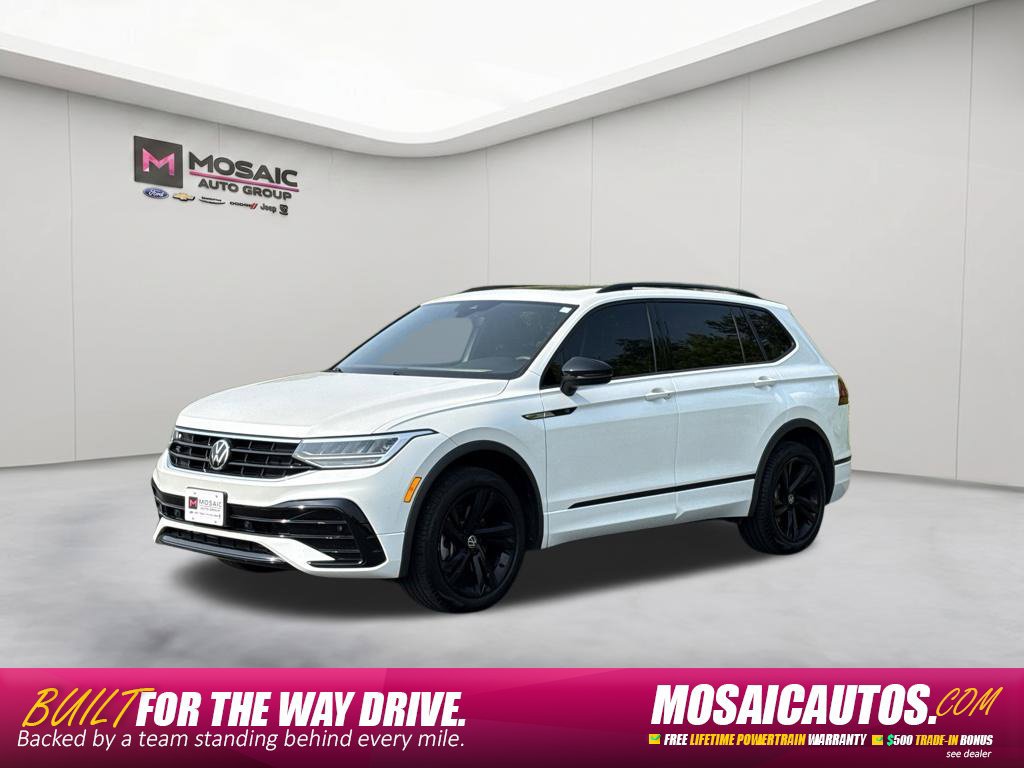 Used 2023 Volkswagen Tiguan SE R-Line AWD/4WD image 3