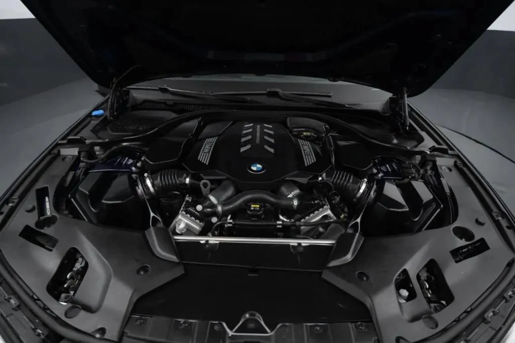 Used 2021 BMW M550i xDrive w/ Executive Package AWD/4WD image 21