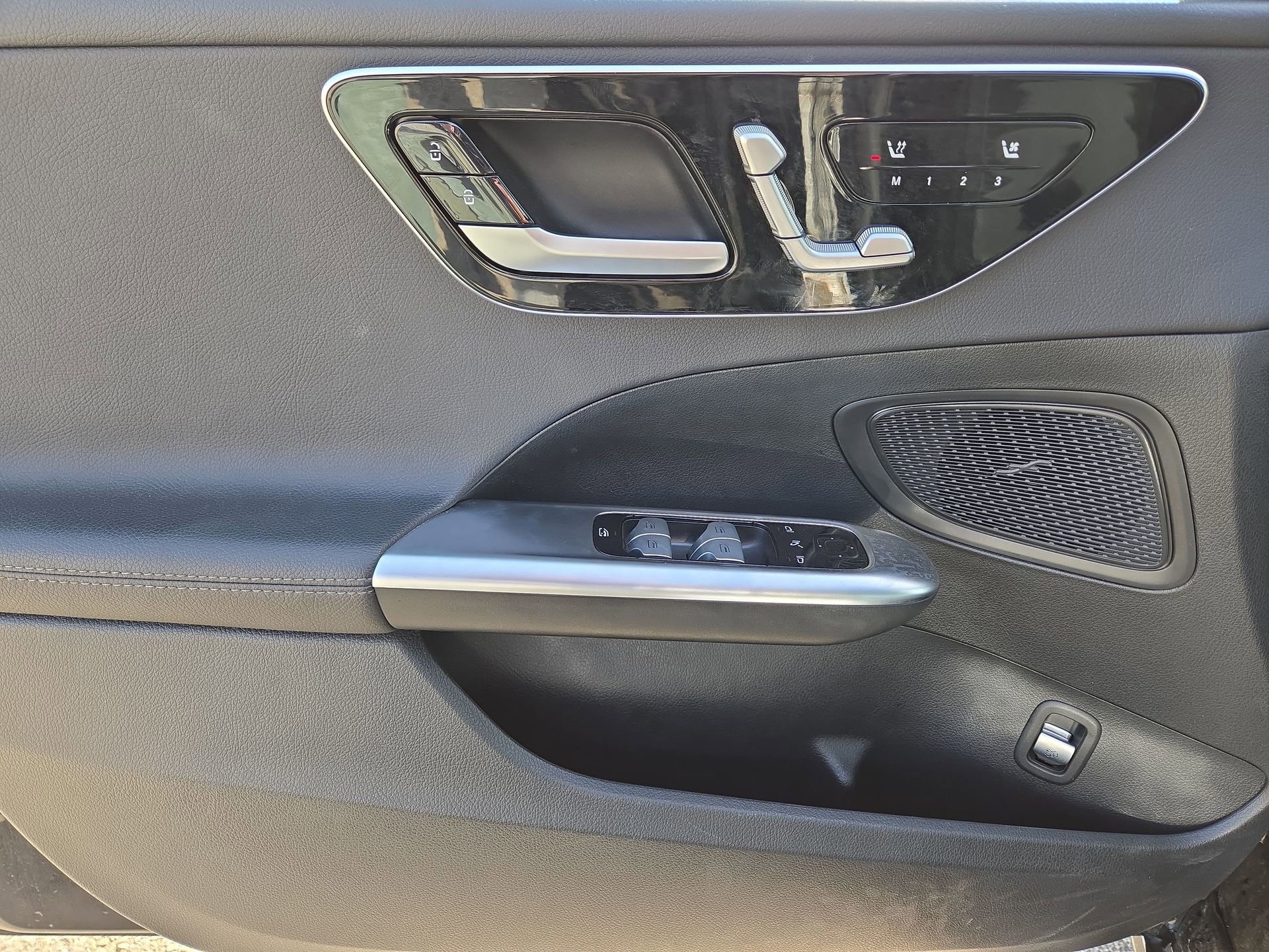 Used 2025 Mercedes-Benz C 300 Sedan image 15