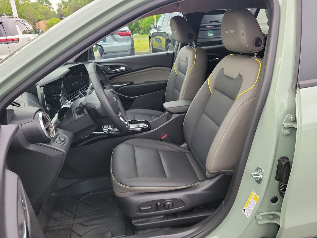 Used 2025 Chevrolet Trax ACTIV w/ Driver Confidence Package FWD image 8