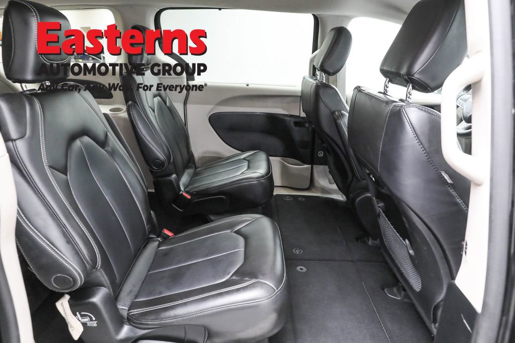 Used 2023 Chrysler Pacifica Touring-L FWD image 22
