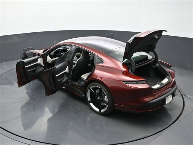 Used 2021 Porsche Taycan Turbo w/ Sportdesign Package image 29