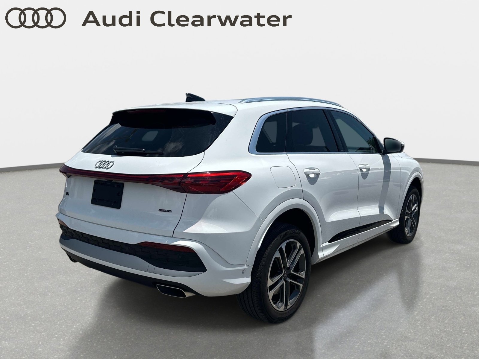 Used 2025 Audi Q5 Premium w/ Convenience Package AWD/4WD image 3
