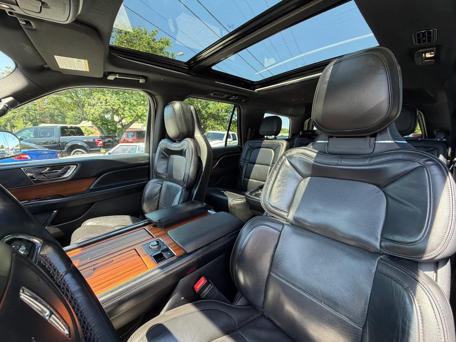 Used 2018 Lincoln Navigator Reserve w/ Technology Package AWD/4WD image 12