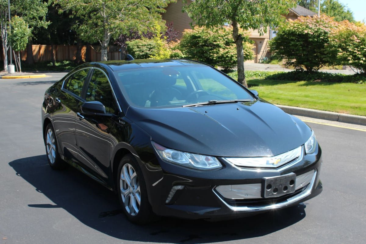 Used 2017 Chevrolet Volt Premier FWD image 3