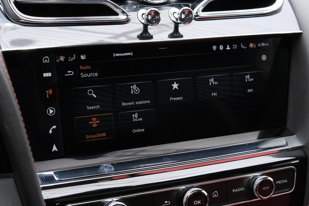 Used 2023 Bentley Bentayga image 32