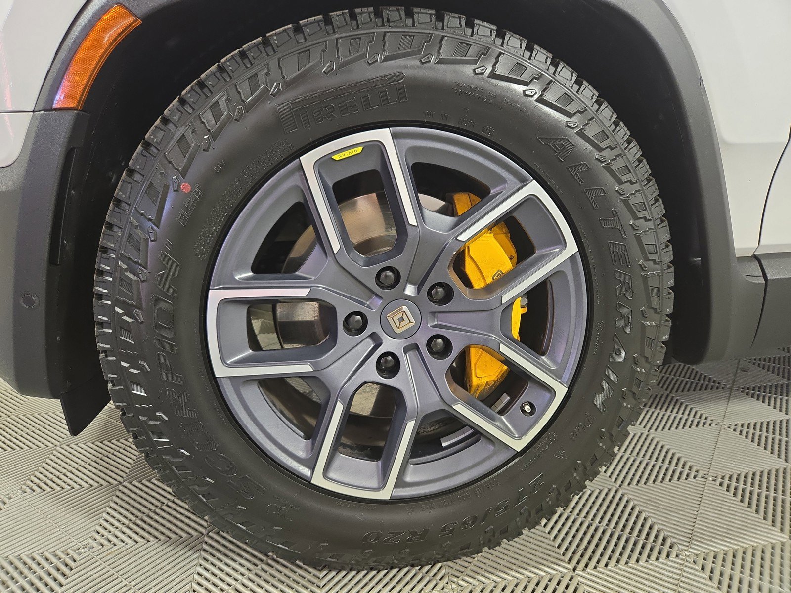 Used 2023 Rivian R1T Adventure image 9