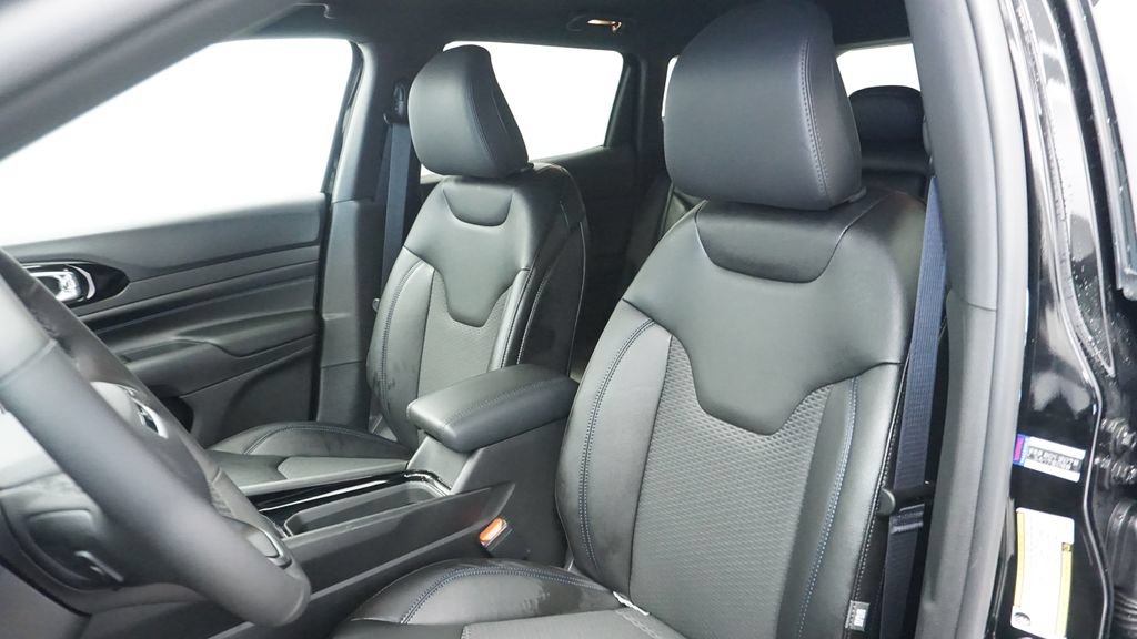 New 2026 Jeep Compass Latitude AWD/4WD image 31