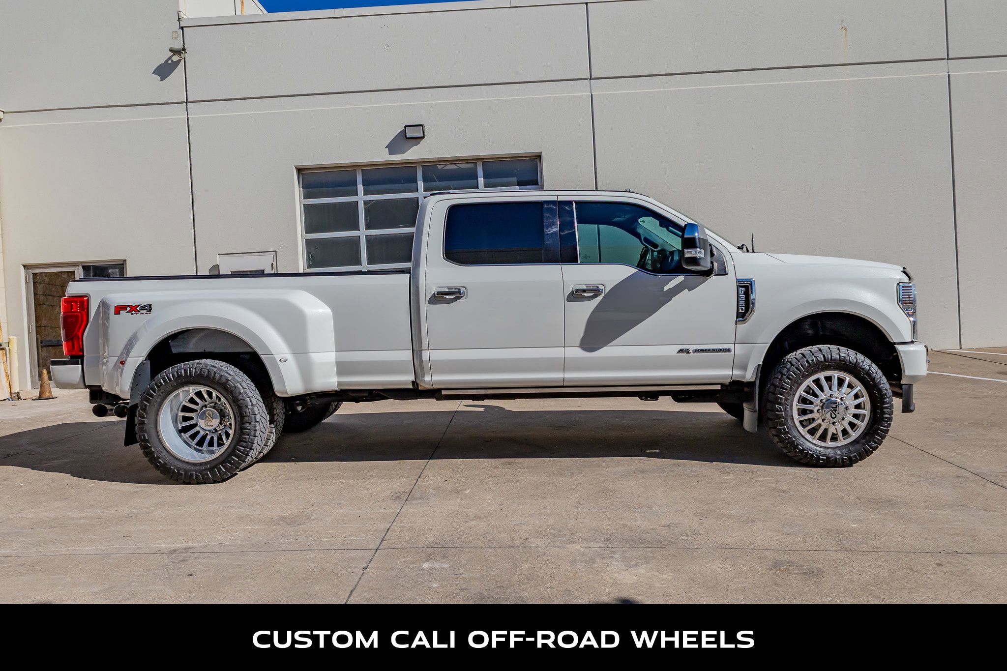 Used 2022 Ford F350 Platinum w/ FX4 Off-Road Package image 10