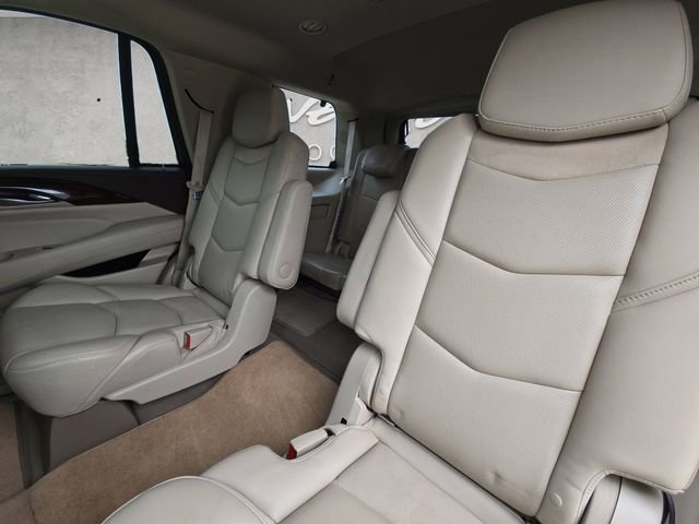 Used 2016 Cadillac Escalade Luxury AWD/4WD image 22